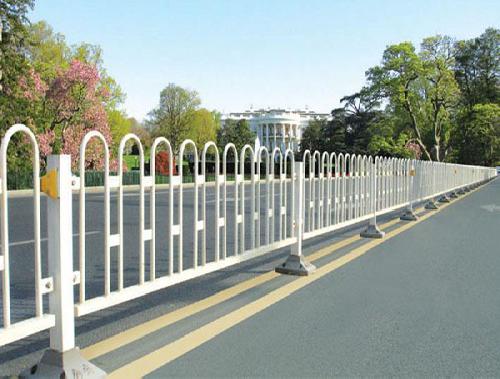 洛陽鐵藝-交通護(hù)欄