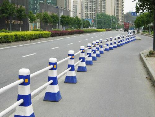 洛陽鐵藝護(hù)欄廠-交通護(hù)欄